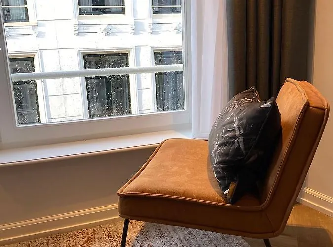 Damrak Short Amsterdam