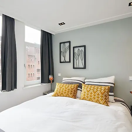 Damrak Short Apartment