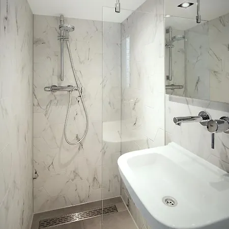 Damrak Short * أمستردام