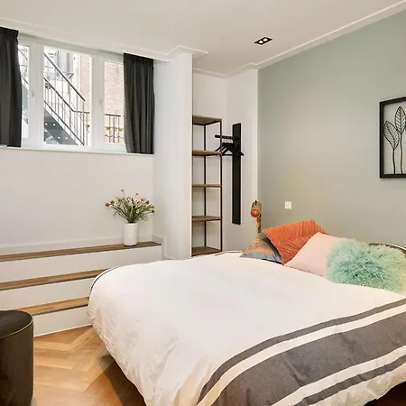 Apartment Damrak Short