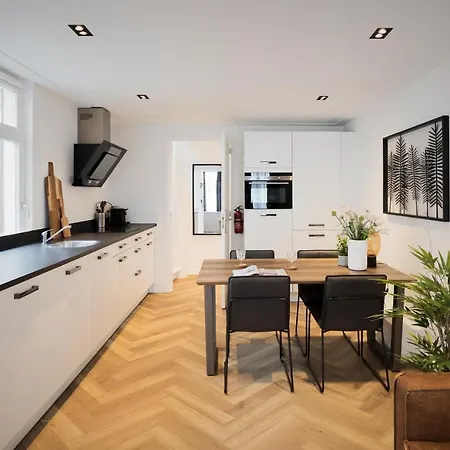 Damrak Short Apartment