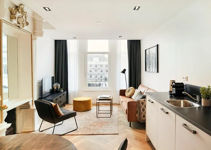 Damrak Short * אמסטרדם