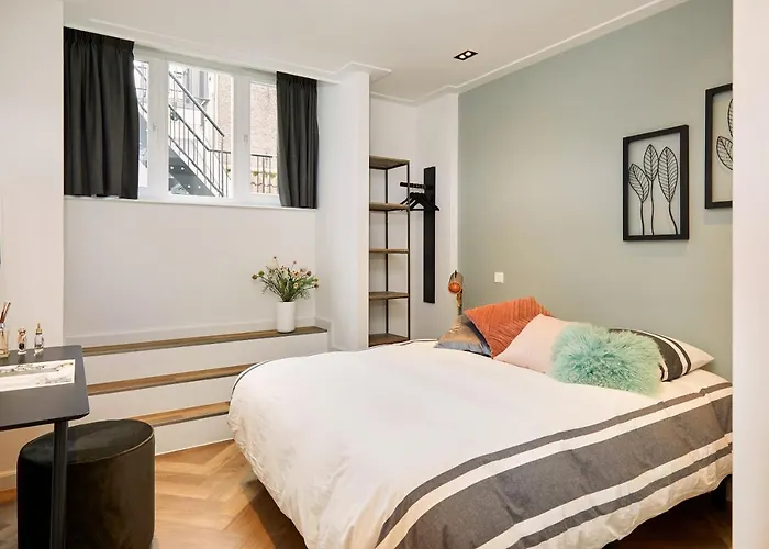 Apartment Damrak Short